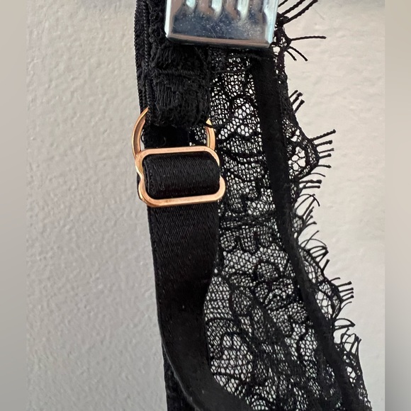 Victoria’s Secret Dream Angels Unlined Plunge Black Lace Bra - Picture 4 of 6